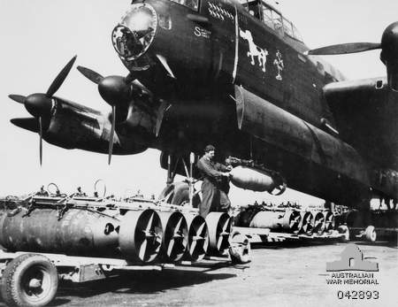 Bombing Up 463 Squadron Raaf Lancaster At Waddington Wwii 042893